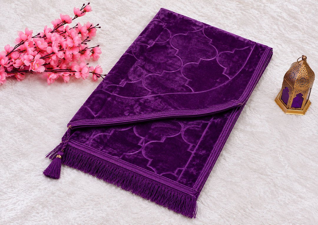 Lavender-Velvet-Prayer-Mat-Still-Life