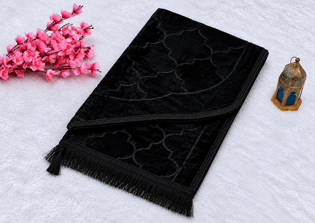 Minimalist-Black-Prayer-Rug-with-Blossoms-and-Lantern
